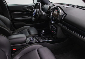 Подержанный автомобиль MINI Clubman Wagon 2021 года (9 фото)