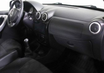 Подержанный автомобиль Renault Sandero 2013 года (6 фото)