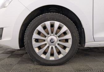 Подержанный автомобиль Skoda Rapid Liftback 2019 года (12 фото)