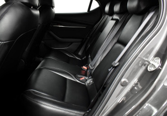 Подержанный автомобиль Mazda 3 Hatchback 2019 года (10 фото)