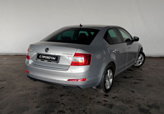 Подержанный автомобиль Skoda Octavia Liftback 2017 года (7 фото)