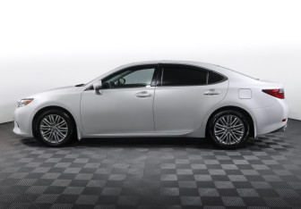 Подержанный автомобиль Lexus ES 2015 года (8 фото)