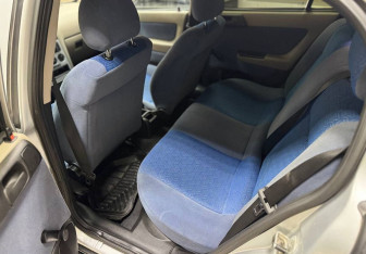 Подержанный автомобиль Chevrolet Viva 2005 года (9 фото)