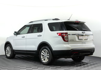 Подержанный автомобиль Ford Explorer 2013 года (7 фото)