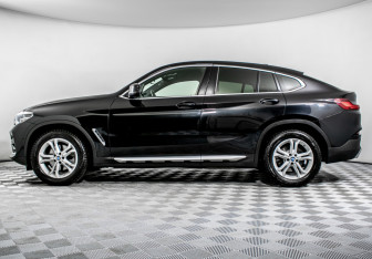 Подержанный автомобиль BMW X4 2018 года (8 фото)