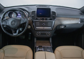 Подержанный автомобиль Mercedes-Benz GLE 2015 года (13 фото)