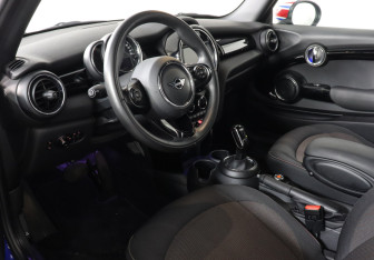 Подержанный автомобиль MINI Hatch 2021 года (3 фото)
