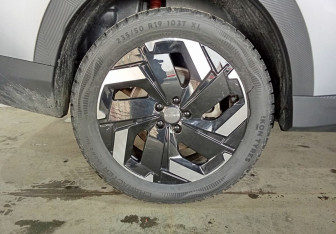 Подержанный автомобиль Omoda C7 2025 года (18 фото)