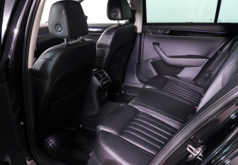 Подержанный автомобиль Skoda Superb Wagon 2016 года (11 фото)