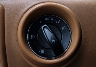 Подержанный автомобиль Porsche Cayenne 2012 года (16 фото)