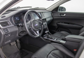Подержанный автомобиль Kia Optima Sedan 2016 года (10 фото)