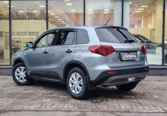 Подержанный автомобиль Suzuki Vitara 2021 года (6 фото)