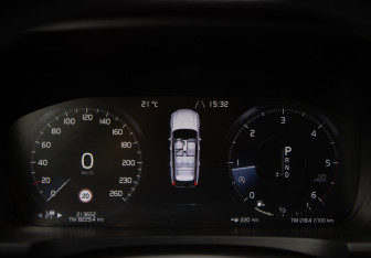 Подержанный автомобиль Volvo V90 Cross Country 2017 года (9 фото)