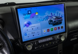 Подержанный автомобиль Toyota Land Cruiser Prado 2010 года (13 фото)