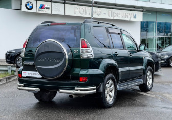 Подержанный автомобиль Toyota Land Cruiser Prado 2004 года (5 фото)