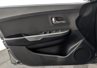 Подержанный автомобиль Kia Rio Sedan 2013 года (19 фото)