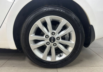 Подержанный автомобиль Kia Ceed Wagon 2016 года (9 фото)