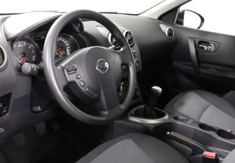 Подержанный автомобиль Nissan Qashqai+2 2011 года (12 фото)