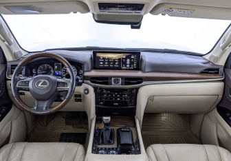 Подержанный автомобиль Lexus LX 2019 года (14 фото)