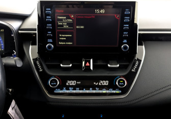Подержанный автомобиль Toyota Corolla Sedan 2019 года (15 фото)