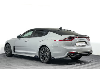 Подержанный автомобиль Kia Stinger 2018 года (7 фото)
