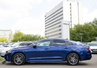 Подержанный автомобиль Kia K5 2021 года (6 фото)