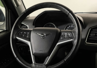 Подержанный автомобиль УАЗ Patriot 2021 года (14 фото)