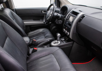 Подержанный автомобиль Nissan X-Trail 2014 года (9 фото)