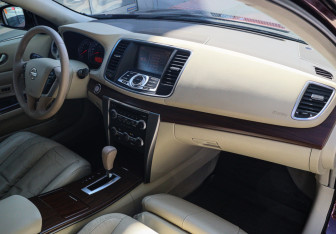Подержанный автомобиль Nissan Teana 2011 года (7 фото)