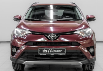 Подержанный автомобиль Toyota RAV4 2015 года (2 фото)