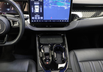 Подержанный автомобиль Zeekr 009 2023 года (9 фото)