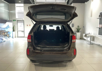 Подержанный автомобиль Kia Sorento 2015 года (7 фото)