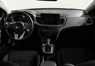 Подержанный автомобиль Kia Ceed Hatchback 2020 года (9 фото)