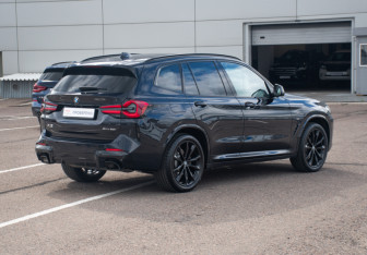 Подержанный автомобиль BMW X3 2022 года (6 фото)