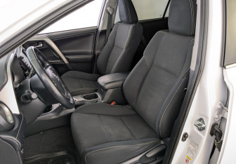 Подержанный автомобиль Toyota RAV4 2018 года (20 фото)