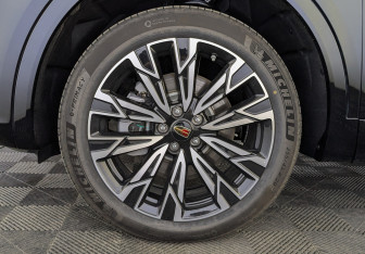 Новый Hongqi HS5 2024 (7 фото)