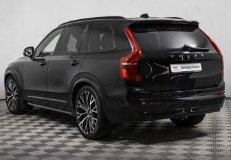 Подержанный автомобиль Volvo XC90 2021 года (8 фото)