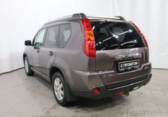 Подержанный автомобиль Nissan X-Trail 2008 года (6 фото)