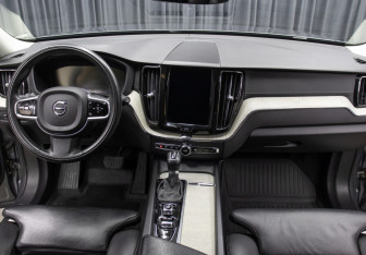 Подержанный автомобиль Volvo XC60 2019 года (12 фото)