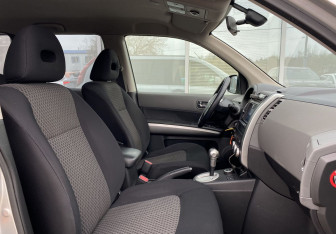 Подержанный автомобиль Nissan X-Trail 2008 года (21 фото)