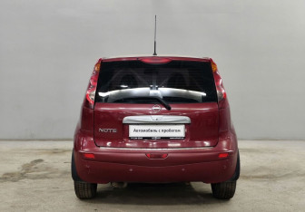 Подержанный автомобиль Nissan Note 2010 года (6 фото)