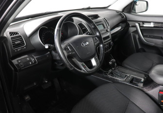 Подержанный автомобиль Kia Sorento 2017 года (9 фото)
