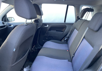 Подержанный автомобиль Ford Fusion 2008 года (10 фото)