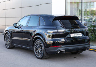 Подержанный автомобиль Porsche Cayenne 2021 года (7 фото)