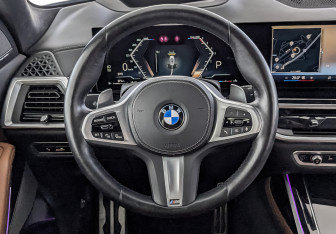 Подержанный автомобиль BMW X7 2023 года (22 фото)