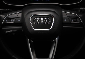Подержанный автомобиль Audi Q3 2019 года (10 фото)