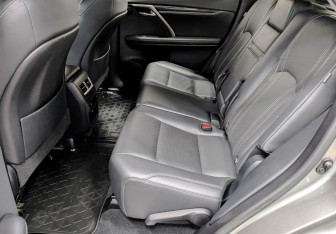 Подержанный автомобиль Lexus RX 2019 года (17 фото)