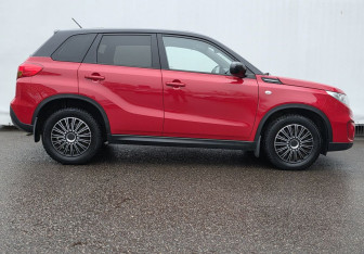Подержанный автомобиль Suzuki Vitara 2016 года (4 фото)