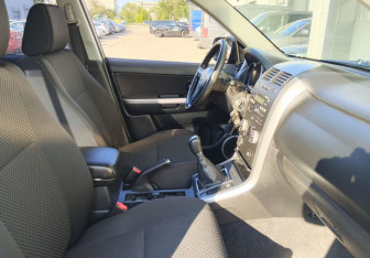 Подержанный автомобиль Suzuki Grand Vitara 2008 года (12 фото)