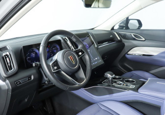 Подержанный автомобиль Hongqi HS3 2024 года (13 фото)